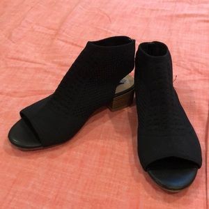 Black wedges little girl